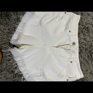 Eunina white boutique shorts size small. EUC